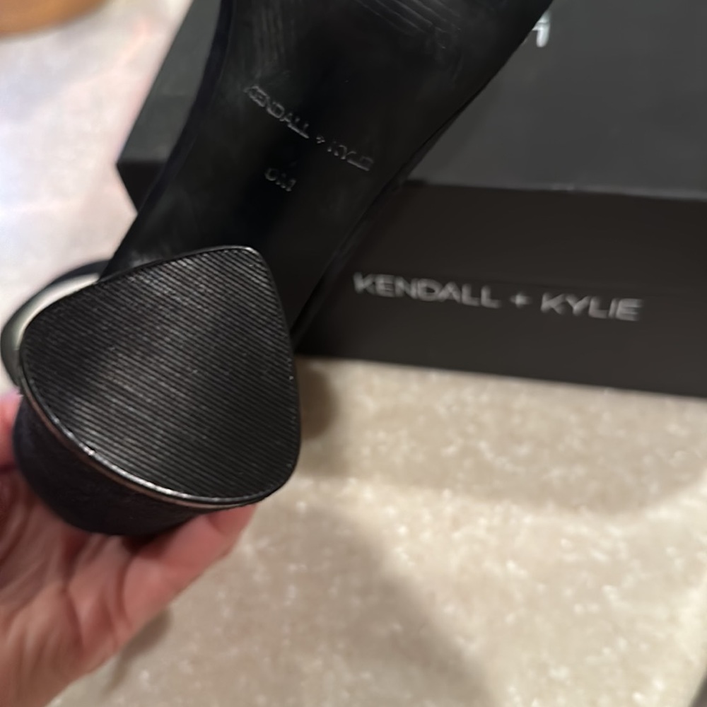 New in box! Kendall + Kylie black strap heels - Picture 7 of 7